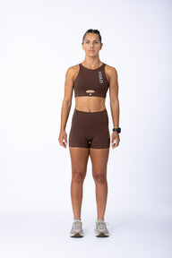 Top Pace Perform Marrom e Shorts 360 Perform Marrom, vista frontal do conjunto
